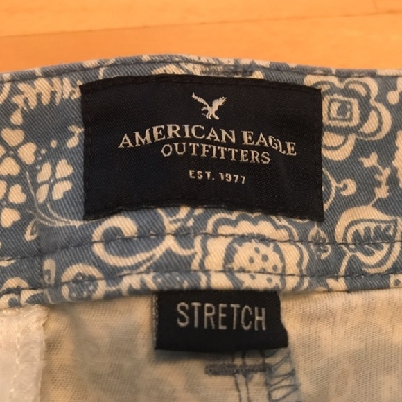 American Eagle Blue & White Pattern Stretch Shorts - Picture 3 of 5